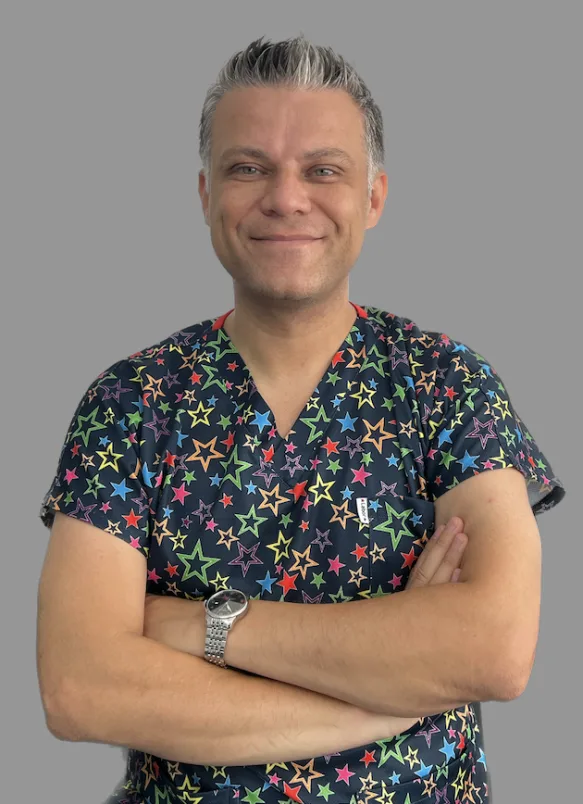 İzmir Alsancak’ta dermatoloji uzmanı Uzm. Dr. Orhan Demirer